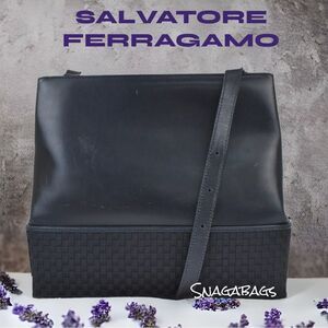 AUTHENTIC SALVATORE FERRAGAMO BLACK LEATHER CROSSBODY BAG ITALY BA215190
